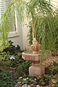 WATER FEATURE BY ENTRANCE TO HOUSE IN PALM DESERT,  CALIFORNIA.USA