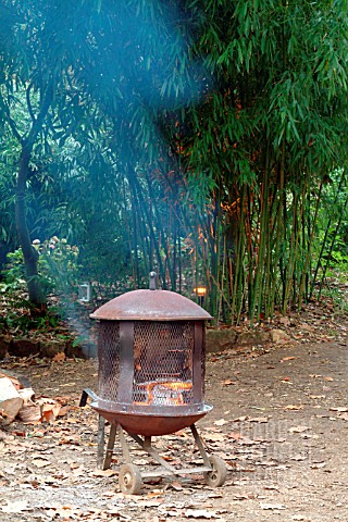 WOOD_BURNING_STOVE_IN_GARDEN_FROST_PROTECTION