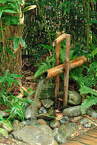 DEER_SCARER_IN_JAPANESE_GARDEN_AT_STAPEHILL_ABBEY__DORSET__SEPTEMBER