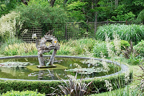 DRAGON_SCULPTURE_BY_SUSAN_FORD_WITH_ST_DUNSTAN_AS_PART_OF_THE_SCULPTURE_IN_THE_DRAGON_GARDEN__KNOLL_