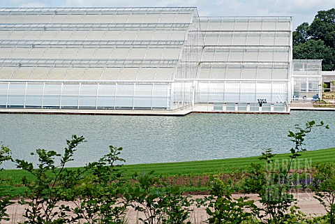 VIEW_OF_THE_BICENTENARY_GLASSHOUSE_AT_RHS_WISLEY_JUNE_2007