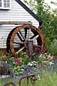 SCENE IN THE MILLERS GARDEN (SOUTHEND ON SEA BOROUGH COUNCIL) AT THE HAMPTON COURT PALACE FLOWER SHOW,  JULY 2007.