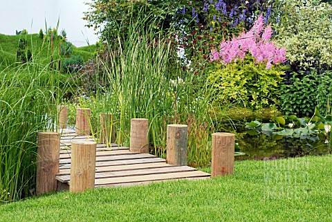 A_SECTION_OF_VIEW_ACROSS_THE_WATER_LILIES_WATER_GARDENS_AT_THE_HAMPTON_COURT_PALACE_FLOWER_SHOW__JUL