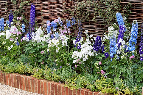 THE_THEN_AND_NOW_GARDEN__HAMPTON_COURT_PALACE_FLOWER_SHOW__JULY_2007