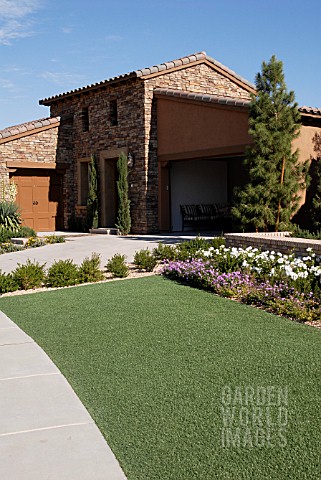 LANDSCAPED_FRONT_GARDEN_WITH_ARTIFICIAL_TURF_ON_DEVELOPMENT_AT_LAKE_LAS_VEGAS_RESORT_HENDERSON_NEVAD