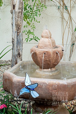 WATER_FEATURE_IN_COURTYARD