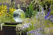 THE BENECOL PRISM GARDEN (SUPPORTING RAINBOW TRUST)  DEWDROPS BY NEIL WILKIN, AT THE HAMPTON COURT PALACE FLOWER SHOW JULY 2008