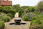 PERENNIAL BORDERS, WYKEN HALL, SUFFOLK