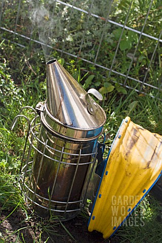 BEEKEEPERS_SMOKER