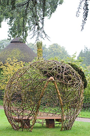 WOVEN_HAZEL_SCULPTURE_BY_MARK_FORD