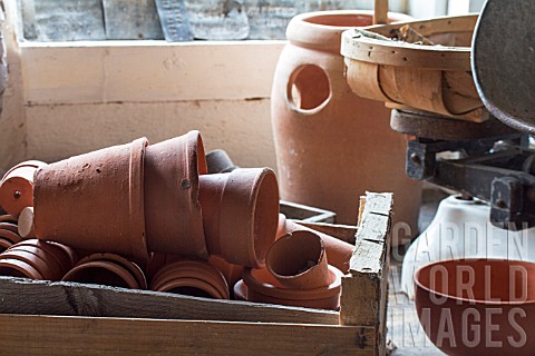 COLLECTION_OF_OLD_CLAY_POTS