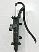 VICTORIAN HAND LIFT PUMP