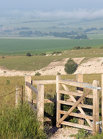 KISSING_GATE__TRUNDLE__WEST_SUSSEX__TYPICAL_CHALK_DOWNLAND