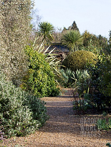 GRAVEL_PATHWAYS_MEANDERING_THROUGH_GRAVEL_COVERED_PLANTING_SCHEMES