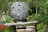 THE BREWIN DOLPHIN GARDEN - FOREVER FREEFOLK.  DESIGNED BY ROSY HARDY.  SILVER MEDAL