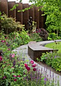 THE CHELSEA BARRACKS GARDEN DESIGNED BY JO THOMPSON  GOLD MEDAL WINNER