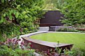 THE CHELSEA BARRACKS GARDEN DESIGNED BY JO THOMPSON  GOLD MEDAL WINNER