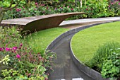 THE CHELSEA BARRACKS GARDEN DESIGNED BY JO THOMPSON  GOLD MEDAL WINNER