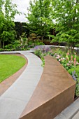 THE CHELSEA BARRACKS GARDEN DESIGNED BY JO THOMPSON  GOLD MEDAL WINNER