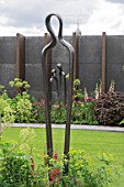 THE CHELSEA BARRACKS GARDEN DESIGNED BY JO THOMPSON  GOLD MEDAL WINNER