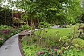 THE CHELSEA BARRACKS GARDEN DESIGNED BY JO THOMPSON  GOLD MEDAL WINNER