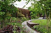 THE CHELSEA BARRACKS GARDEN DESIGNED BY JO THOMPSON  GOLD MEDAL WINNER