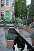 THE HARRODS BRITISH ECCENTRICS GARDEN DESIGNED BY DIARMUID GAVIN  SILVER GILT MEDAL WINNER