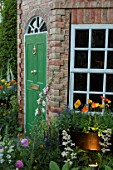 THE HARRODS BRITISH ECCENTRICS GARDEN DESIGNED BY DIARMUID GAVIN  SILVER GILT MEDAL WINNER